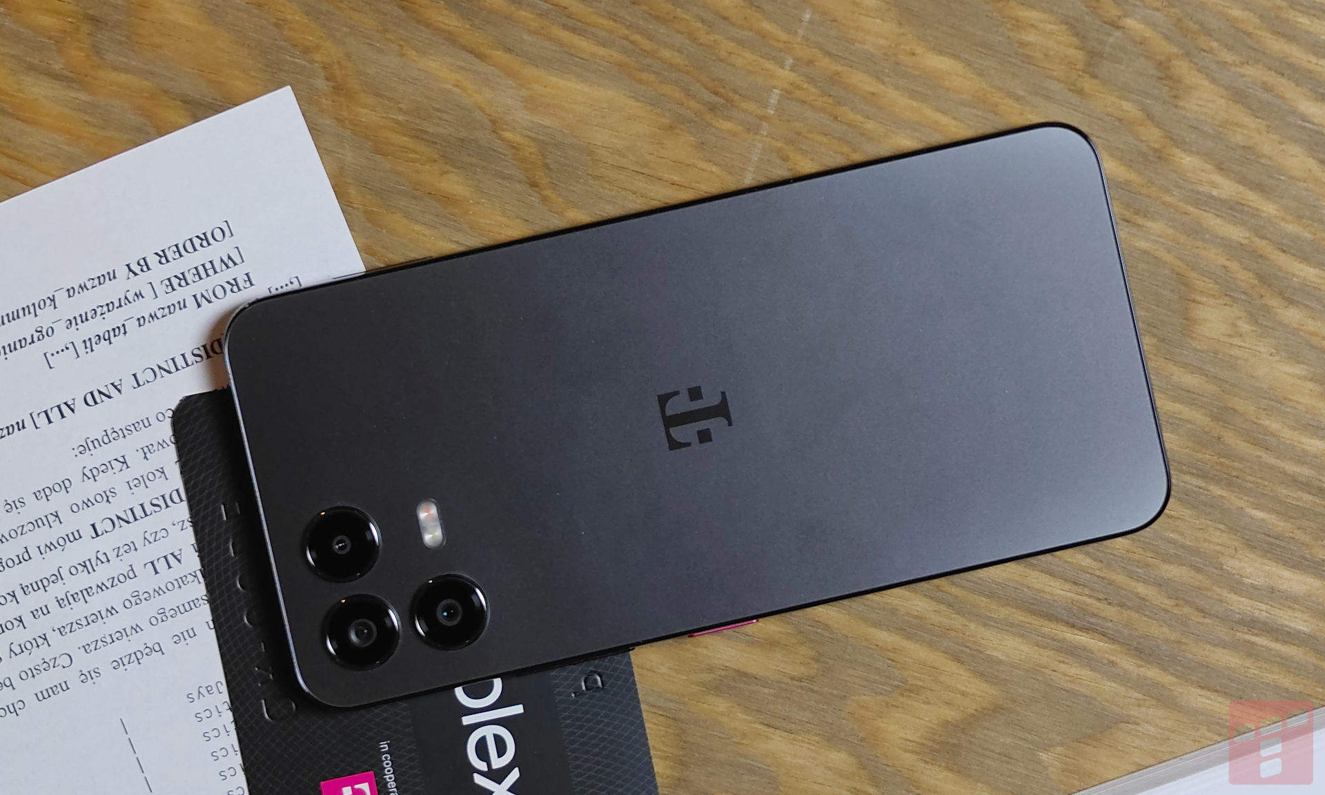 T Phone 3 Pro – test. 1449 zł za telefon, 1700 zł w gratisach