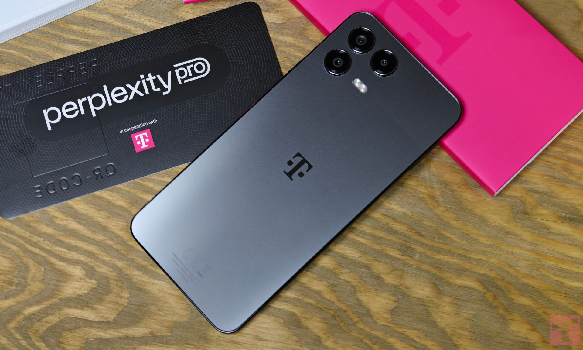 T Phone 3 Pro – test. 1449 zł za telefon, 1700 zł w gratisach