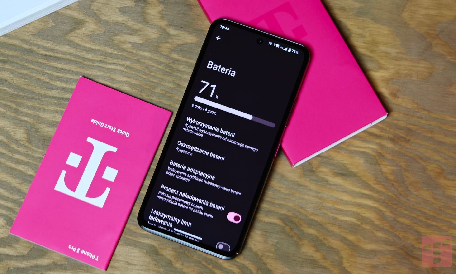 T Phone 3 Pro – test. 1449 zł za telefon, 1700 zł w gratisach
