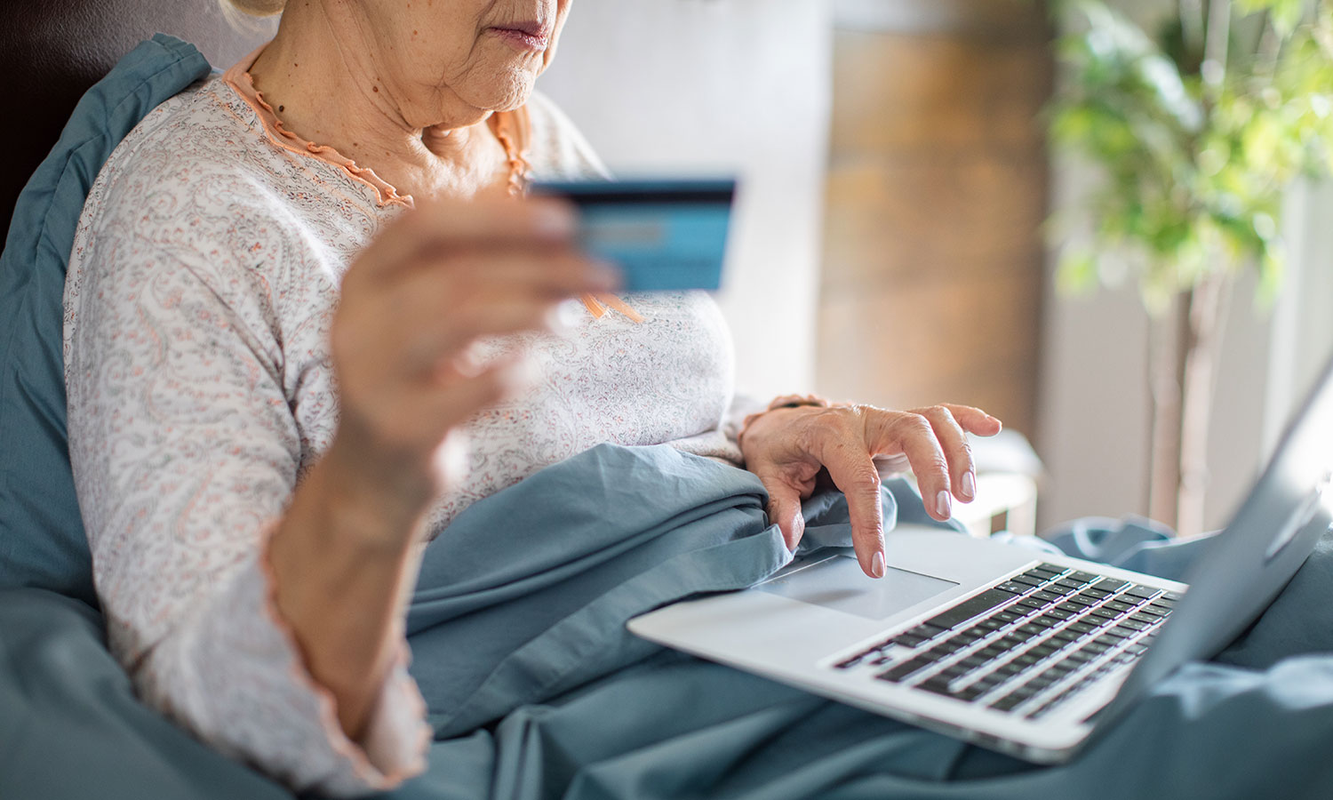 Jedna niewinna wiadomość sprawiła, iż z jej konta odpłynęła spora suma
