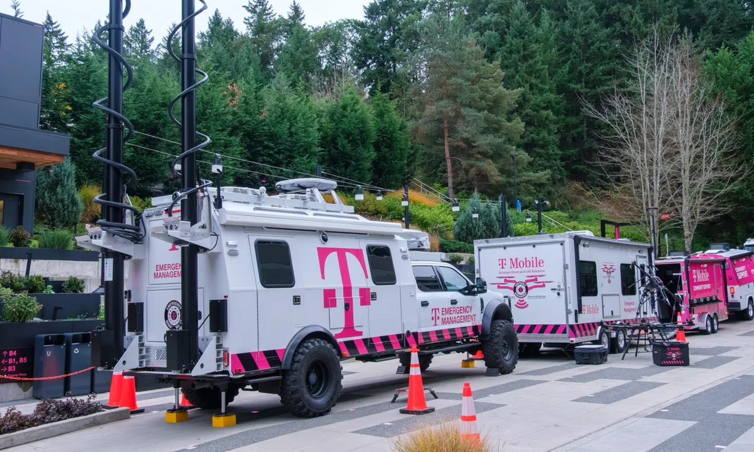 Oddział szturmowy T-Mobile. Od powietrza, głodu, ognia i wojny