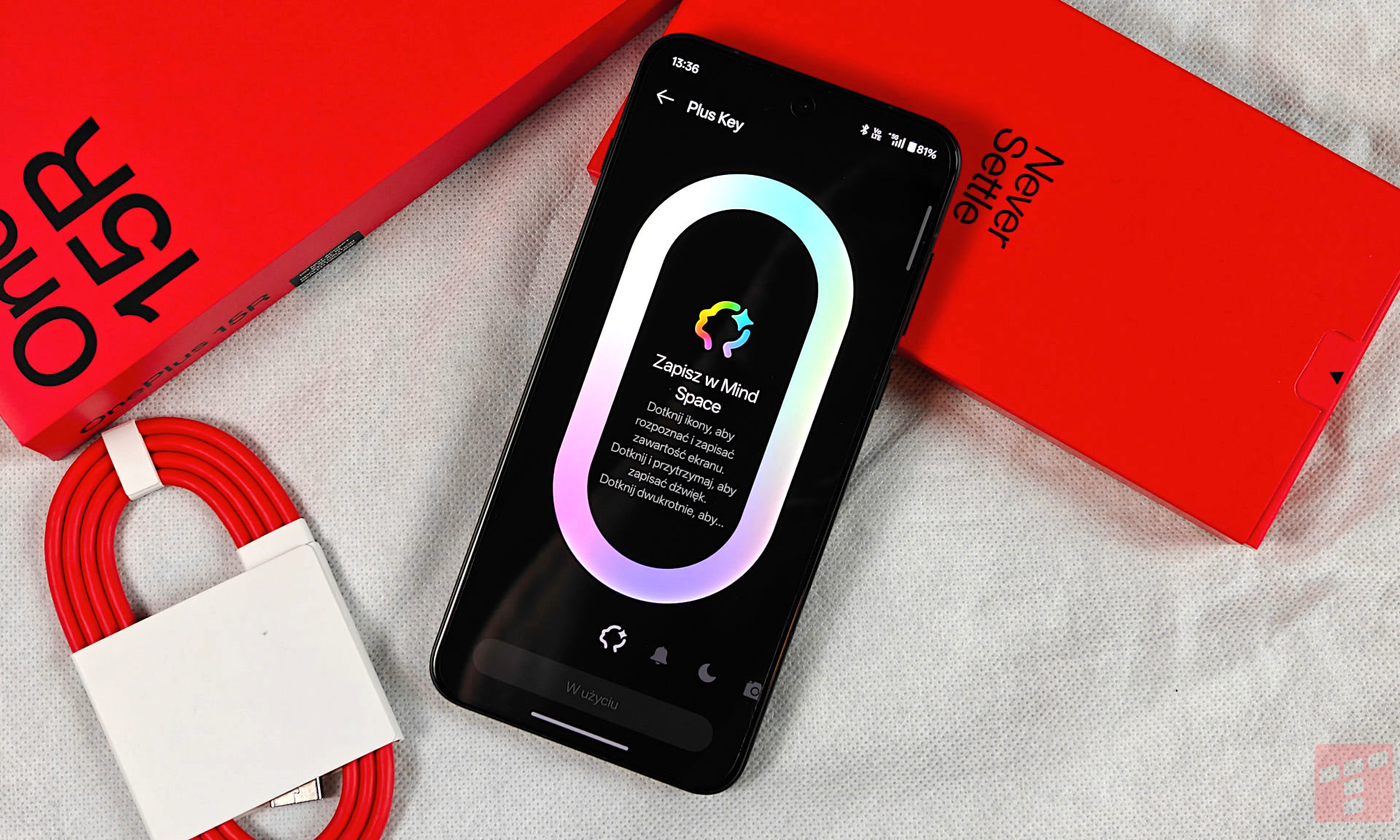 OnePlus 15R już jest. Prawie flagowiec trochę zyskał, trochę stracił