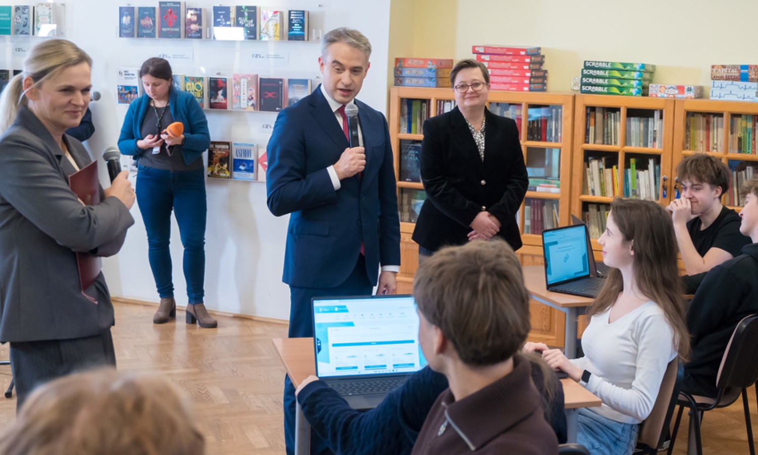 Szkoły dostaną sprzęt za miliardy. Ruszyła gigantyczna wysyłka