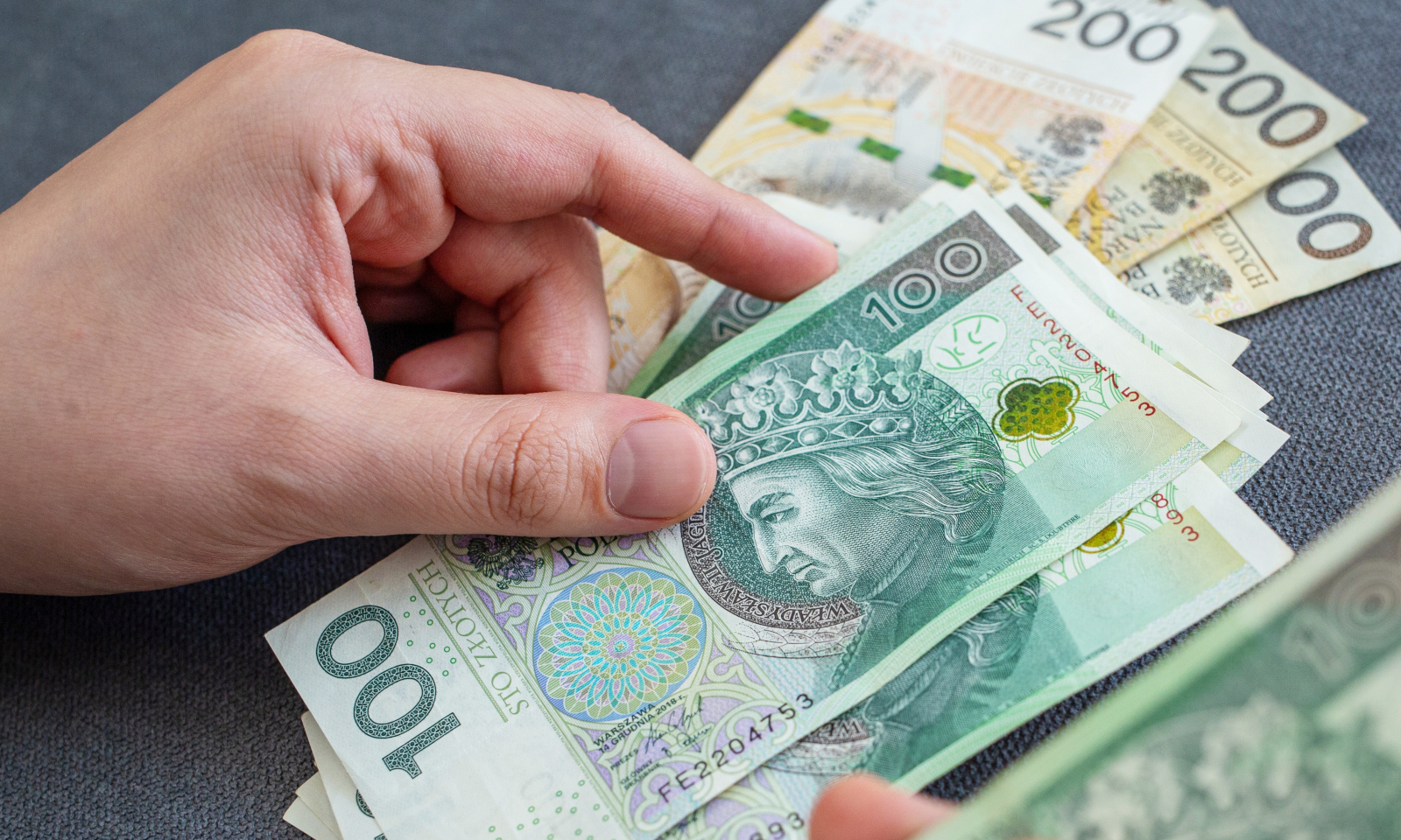 Zagrożeni klienci mBanku, Polsatu i Apple. Trzy ataki jeden po drugim