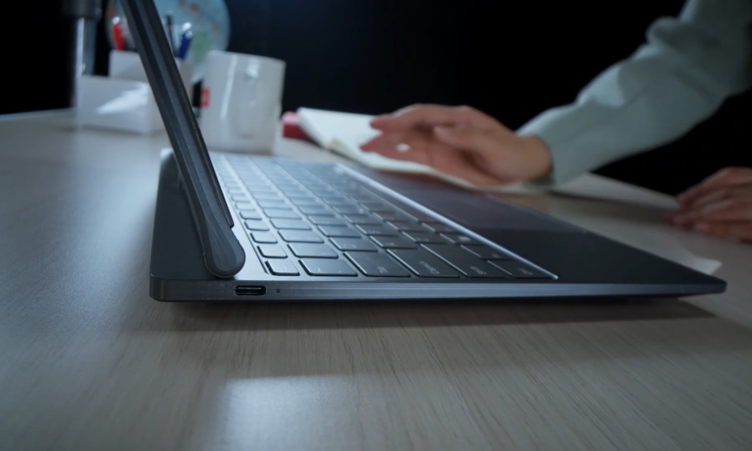 Wyjątkowy laptop Lenovo może trafić do sprzedaży. Sam obróci ekran