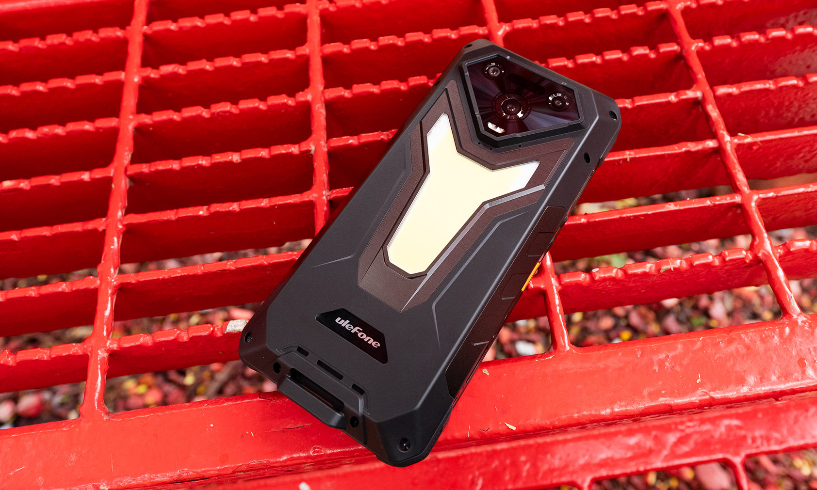 Ulefone Armor 34 Pro+ to nowy pancerniak z projektorem i baterią 25 500 mAh