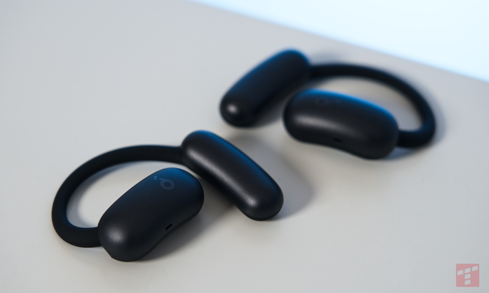 Otwarte, tanie i… dobre? Test słuchawek Soundcore AeroFit 2