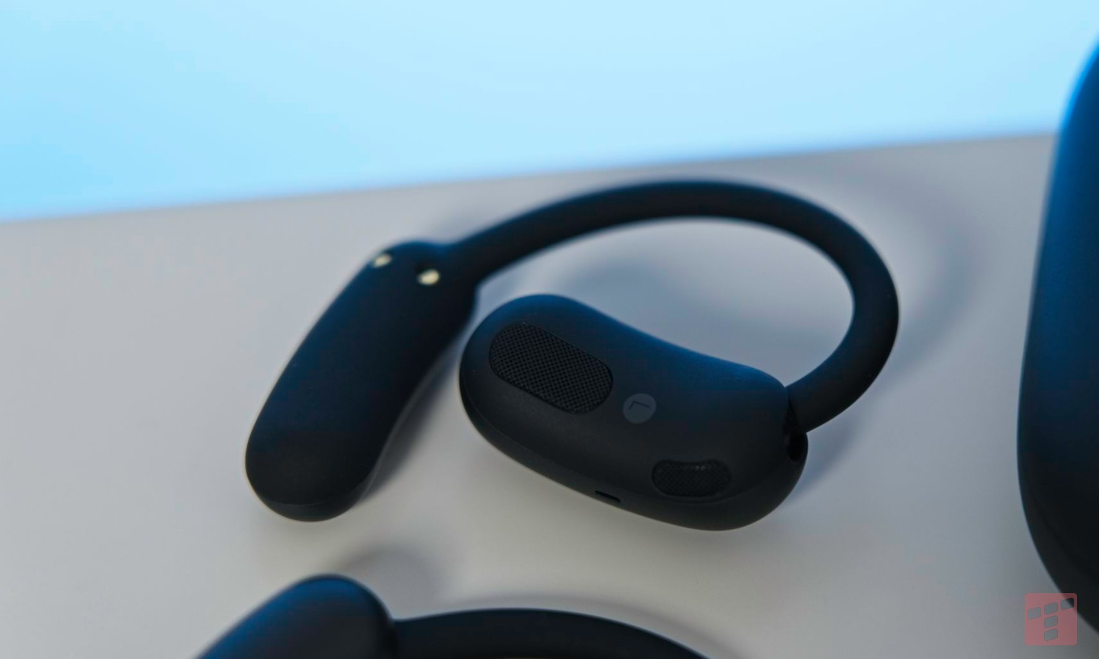 Otwarte, tanie i… dobre? Test słuchawek Soundcore AeroFit 2