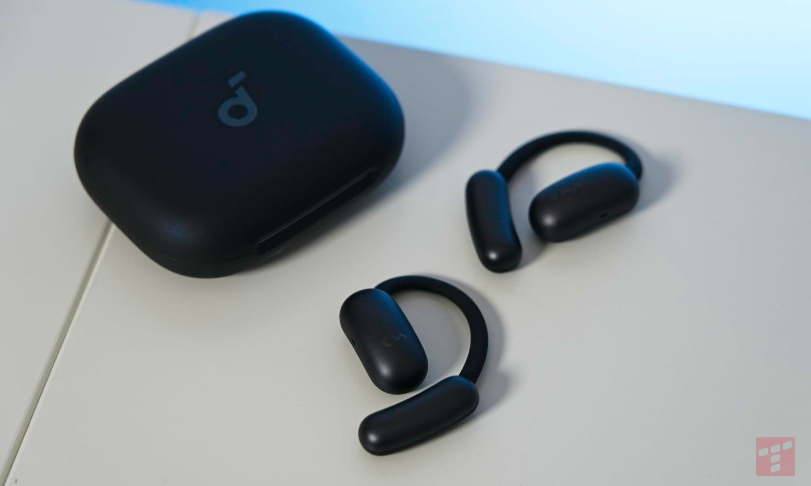 Otwarte, tanie i… dobre? Test słuchawek Soundcore AeroFit 2