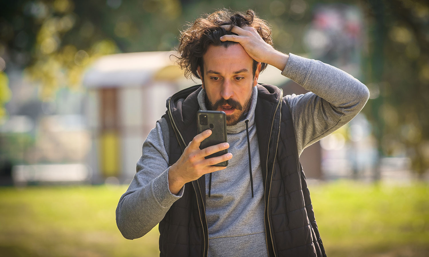 Podsumowania Google "zawaliły". AI fałszywie oskarżyło muzyka