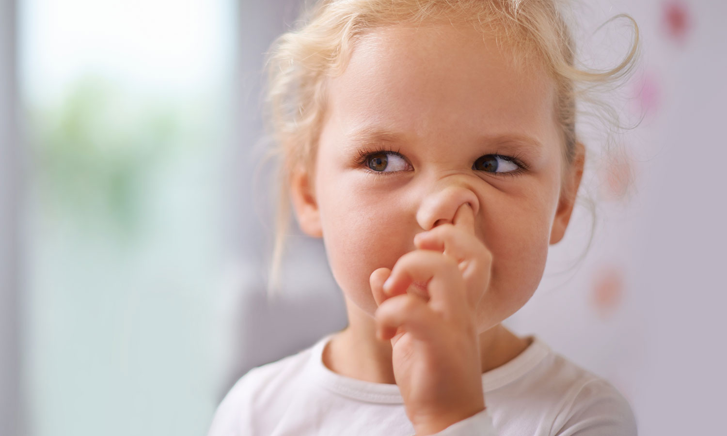 Dłubanie w nosie ma zaskakujący związek z chorobą Alzheimera