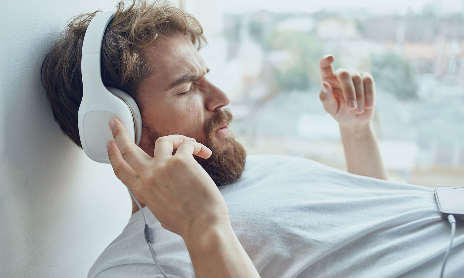 Naukowcy: piosenki, które bardzo wbijają nam się w głowę to robaki