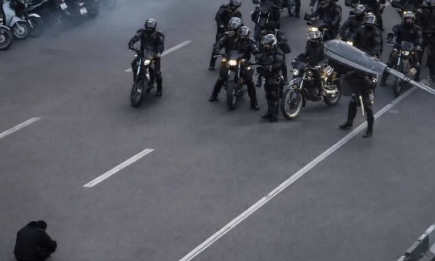 Smartfony droższe niż życie? W Iranie stanęły sklepy z telefonami