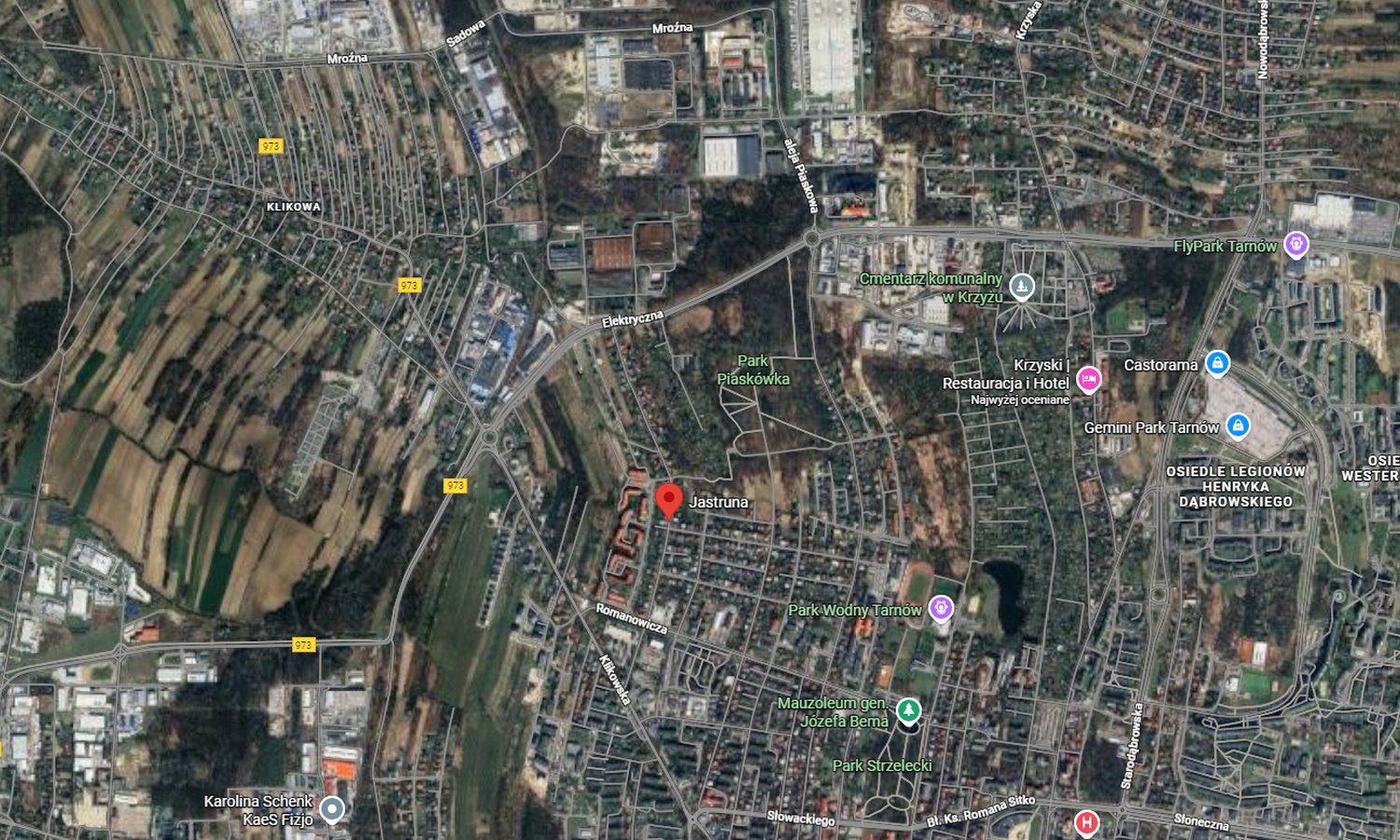 Play stawia maszt na dachu domu. Sąsiedzi w szoku