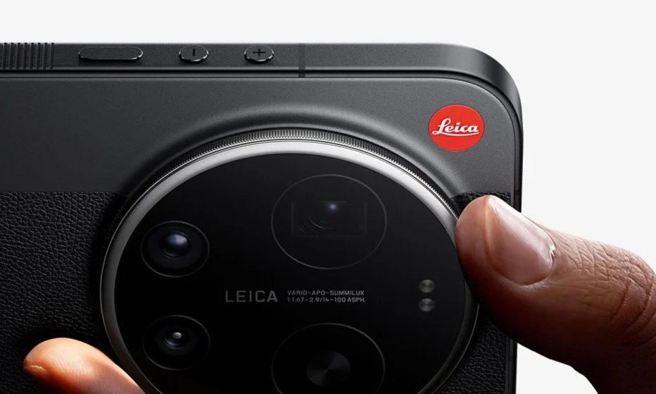 pierścień zoomu rusza się i hałasuje. Tak ma być