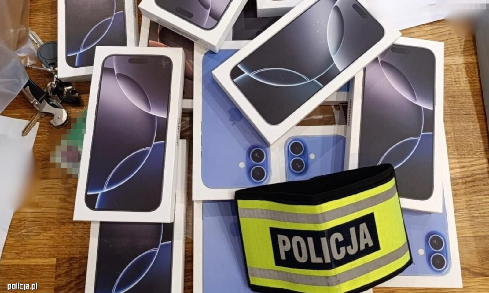 Wyłudzał telefony od operatorów. Dostał 108 zarzutów, grozi mu 12 lat