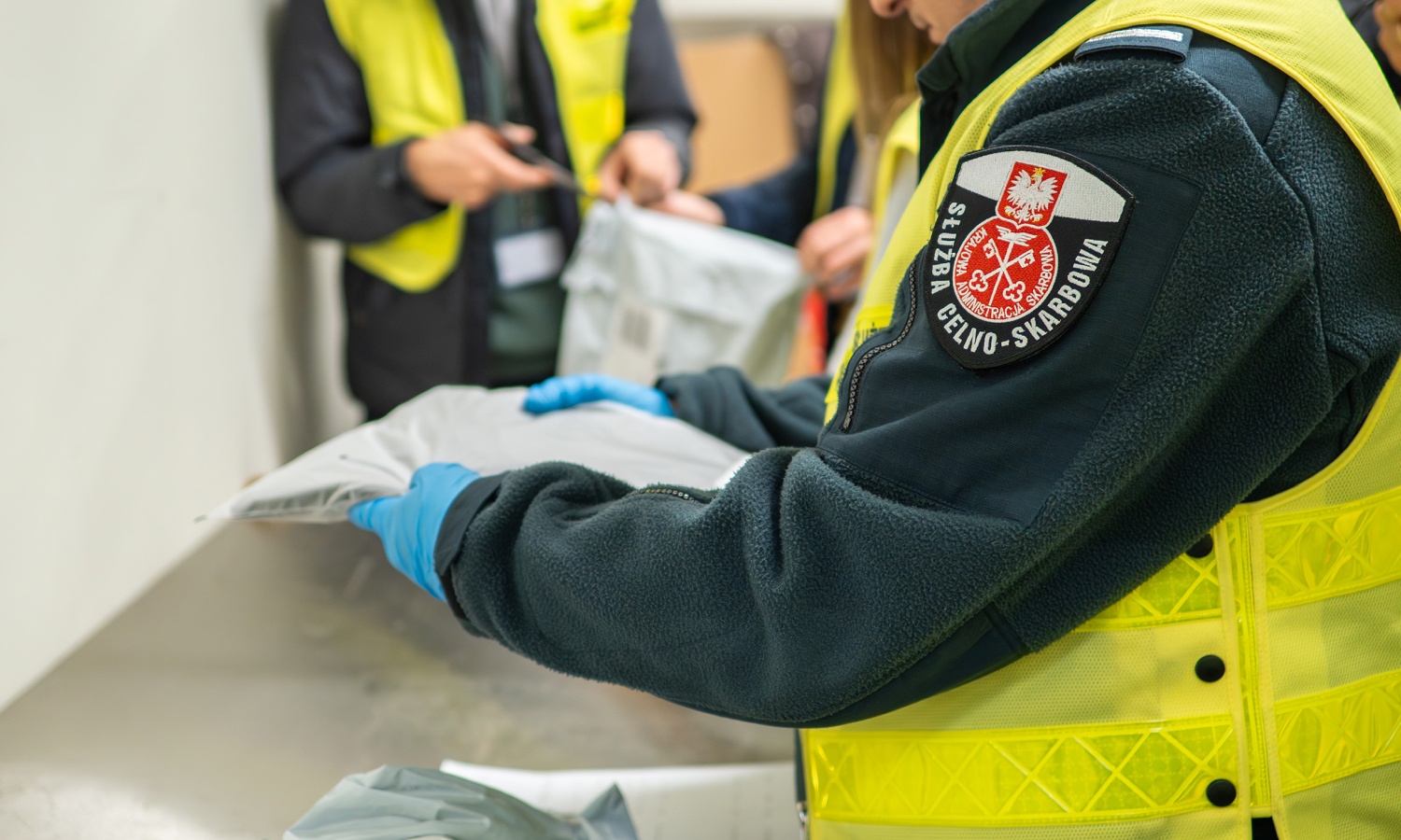 KAS zatrzymuje paczki z Chin. Co piąta to niebezpieczny bubel
