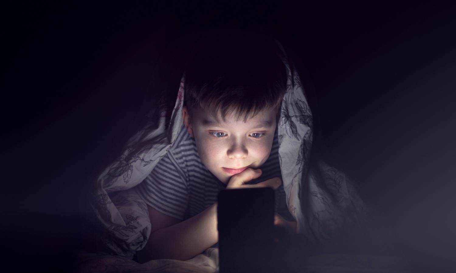 Dzieci w sieci są same. Szokujący raport o polskich rodzicach