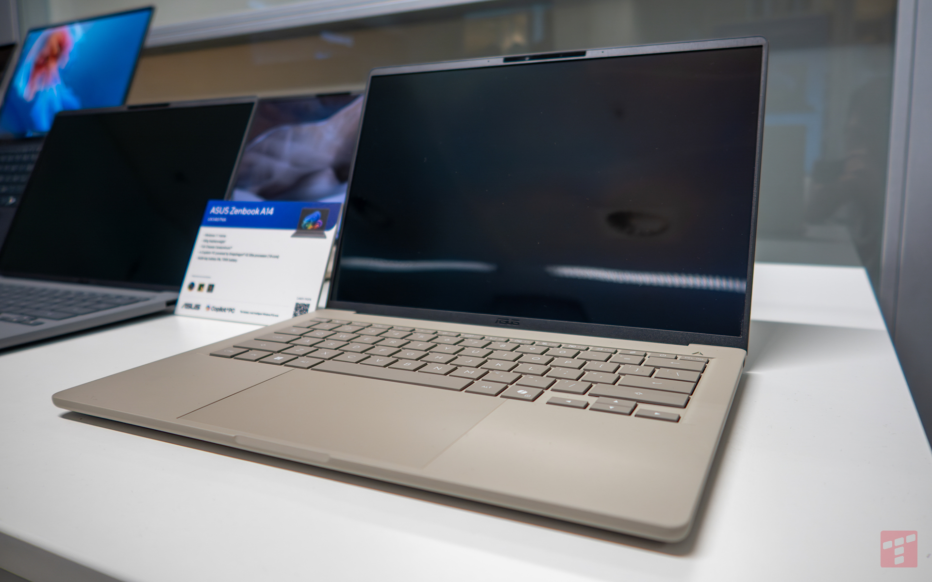 ASUS i Qualcomm pozamiatali. Nawet 28 godzin pracy na jednym ładowaniu