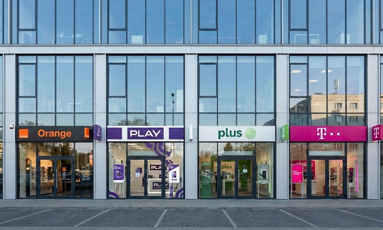 Wielka ucieczka z Plusa i T-Mobile. Zyskali Play i Orange