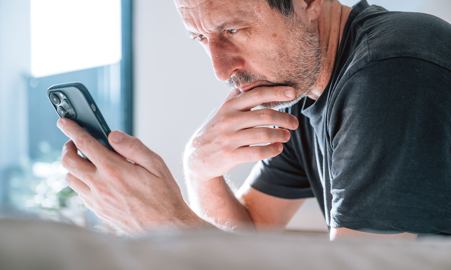 Przeczytaj dokładnie. Taka wiadomość tekstowa to początek oszustwa