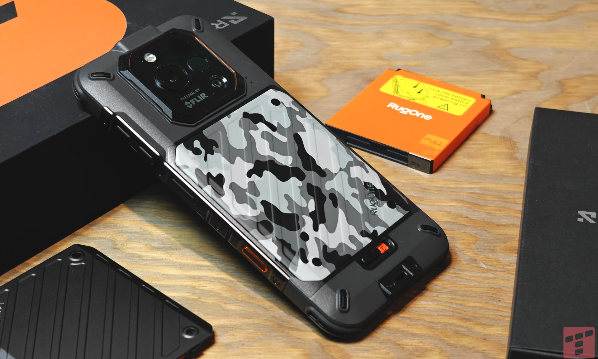 RugOne Xever 7 Pro: pancerniak, który nigdy się nie rozładuje (test)