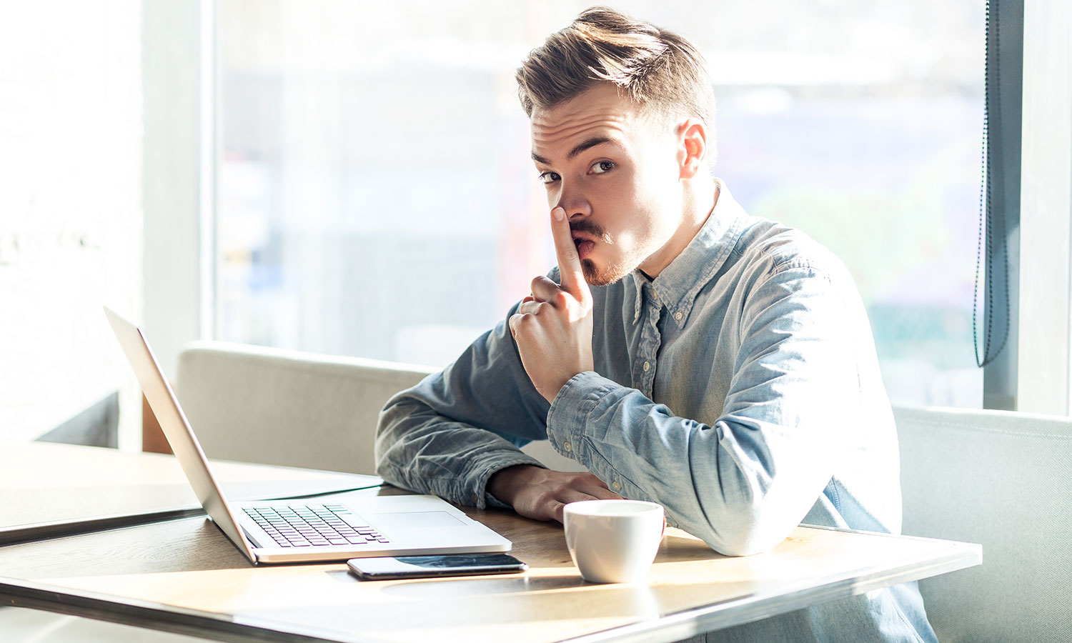 Firmy tracą kontrolę nad AI. Szefowie panikują z jednego powodu