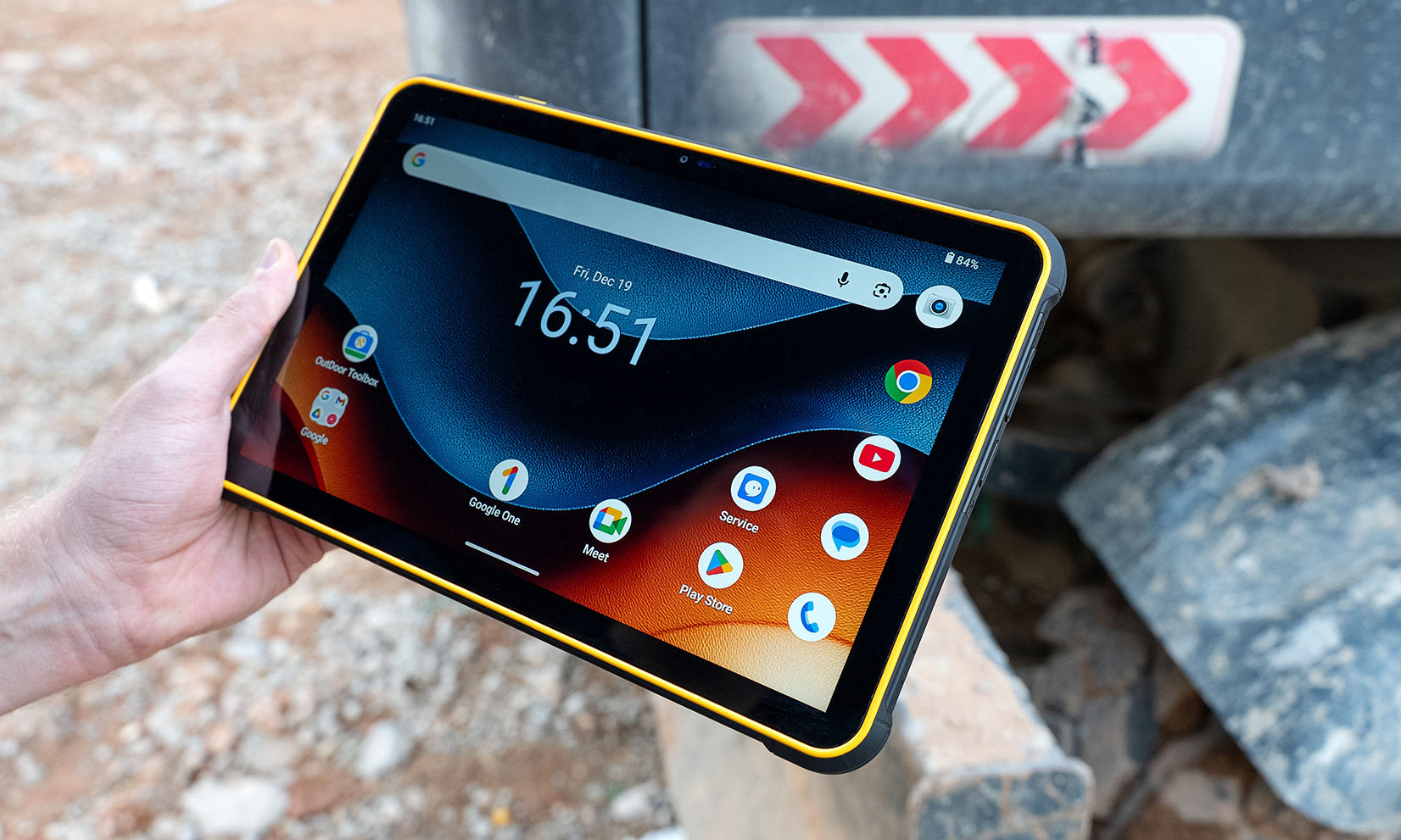 dwa nowe tablety z eSIM i wojskowym certyfikatem