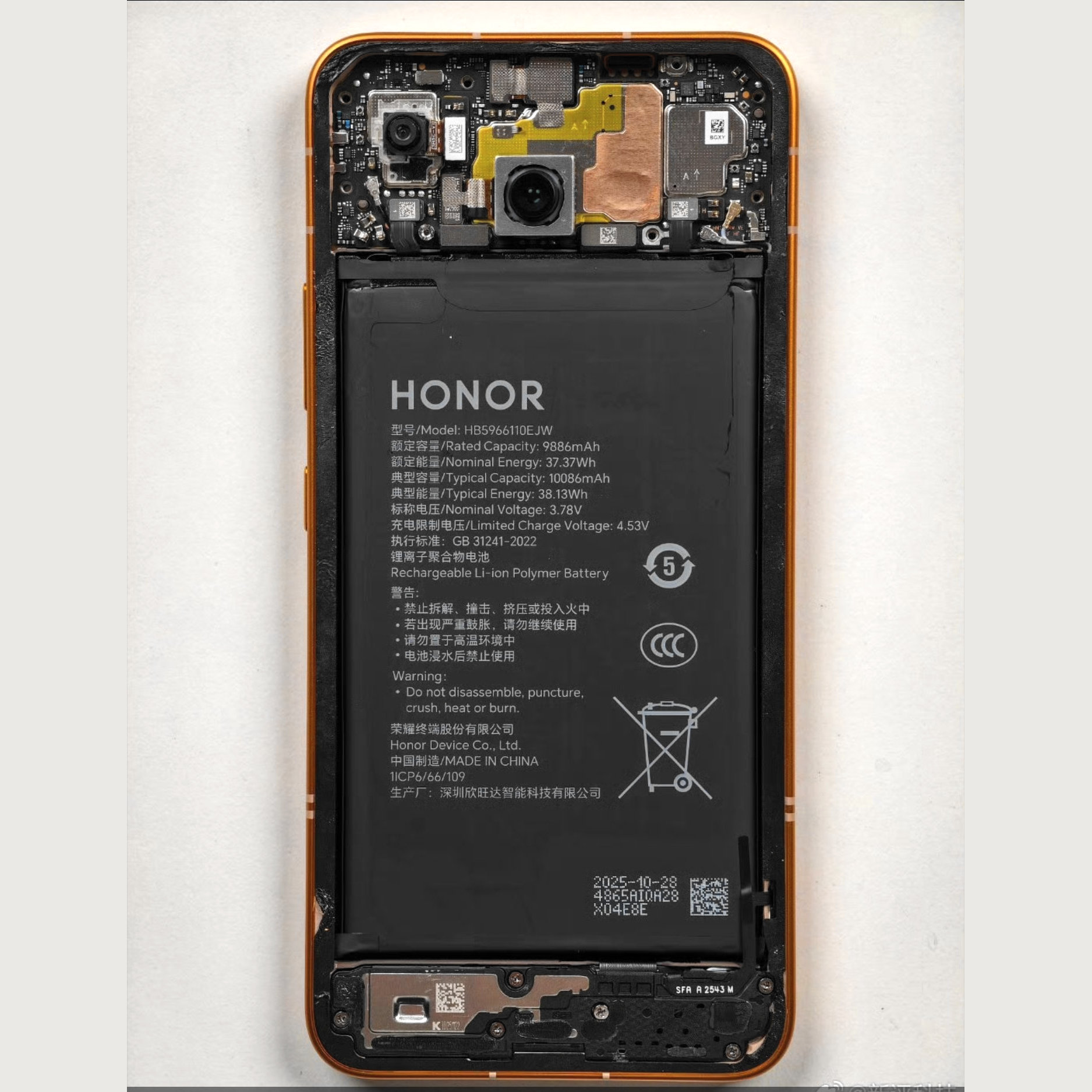 Honor Power 2 od środka. Ten telefon składa się z samej baterii