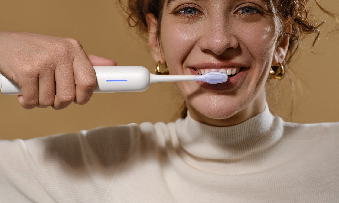 Ta smart szczoteczka do zębów ma kamerę. 99% skuteczności