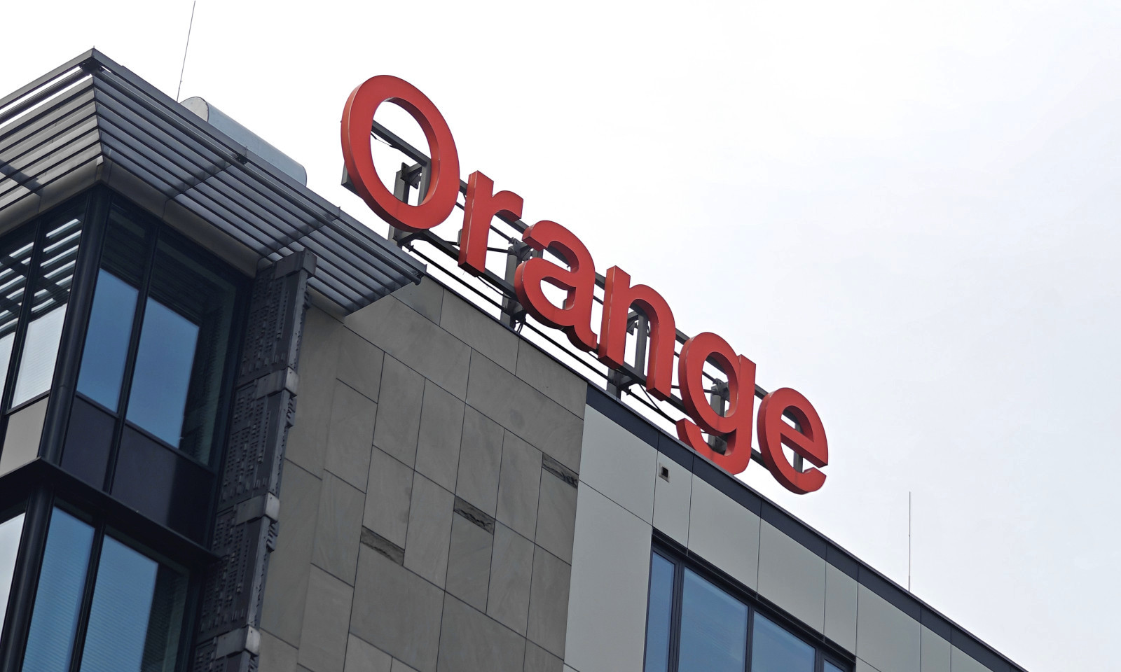 Nietypowy atak na klientów Orange. Obiecują 100 zł na start