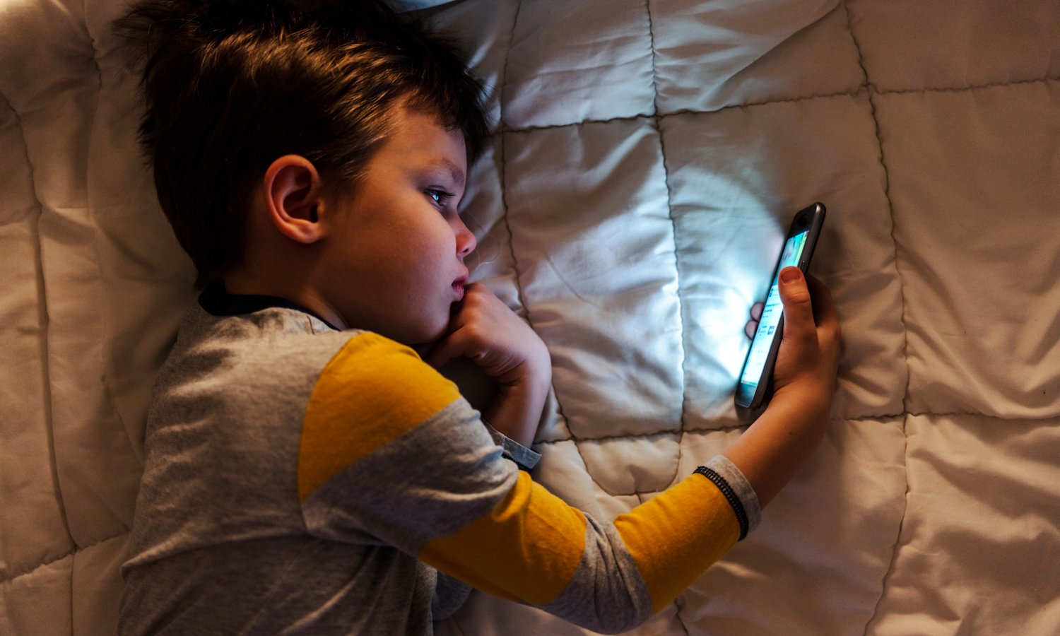Płacą, żeby dziecko nie siedziało z nosem w smartfonie