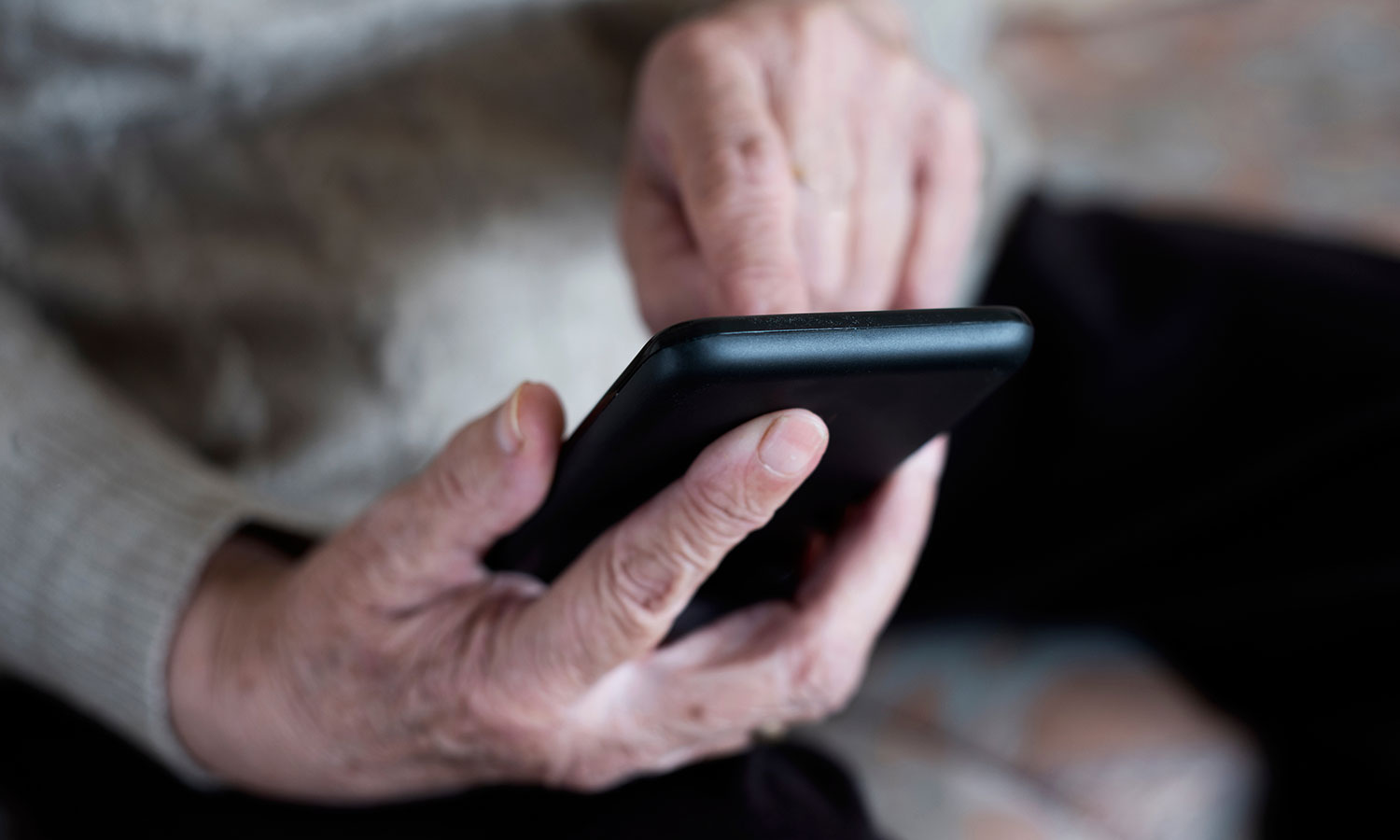 Nie podała loginu ani hasła, ale i tak skończyła z wyczyszczonym kontem