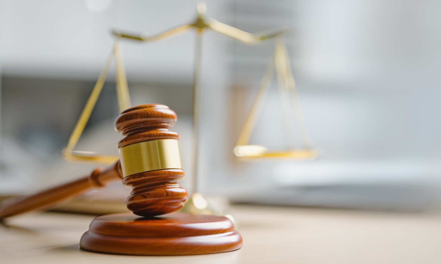 Wpadają Polakom do domów i ładują kary. Powód bywa absurdalny