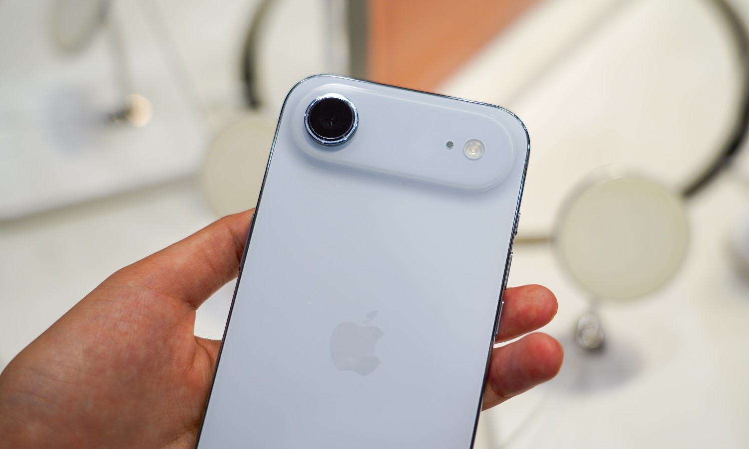 Czego Apple nie dał w iPhone Air, dołożyli w na zapleczu Chińczycy