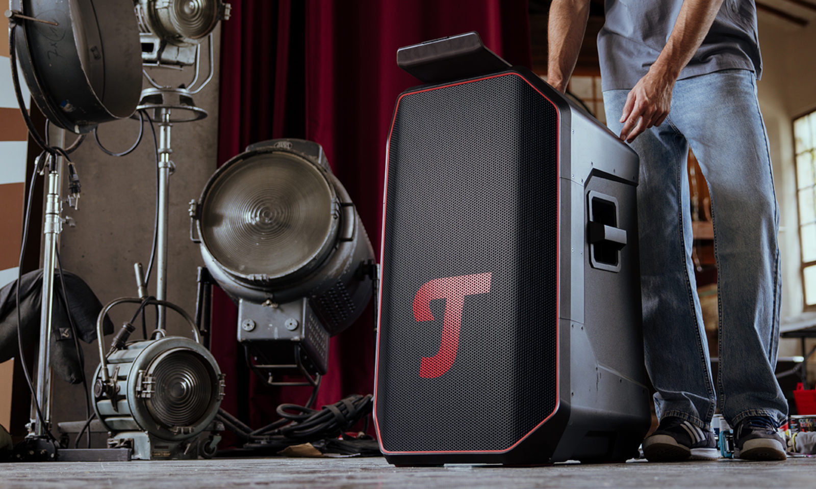 Ten głośnik ma kółka i 440 W mocy. Oto Teufel ROCKSTER 2