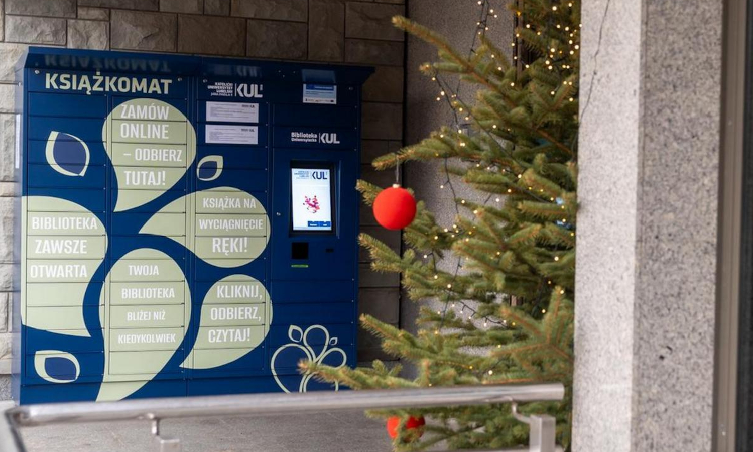 Zamiast paczek – książki. Przy KUL stanął książkomat