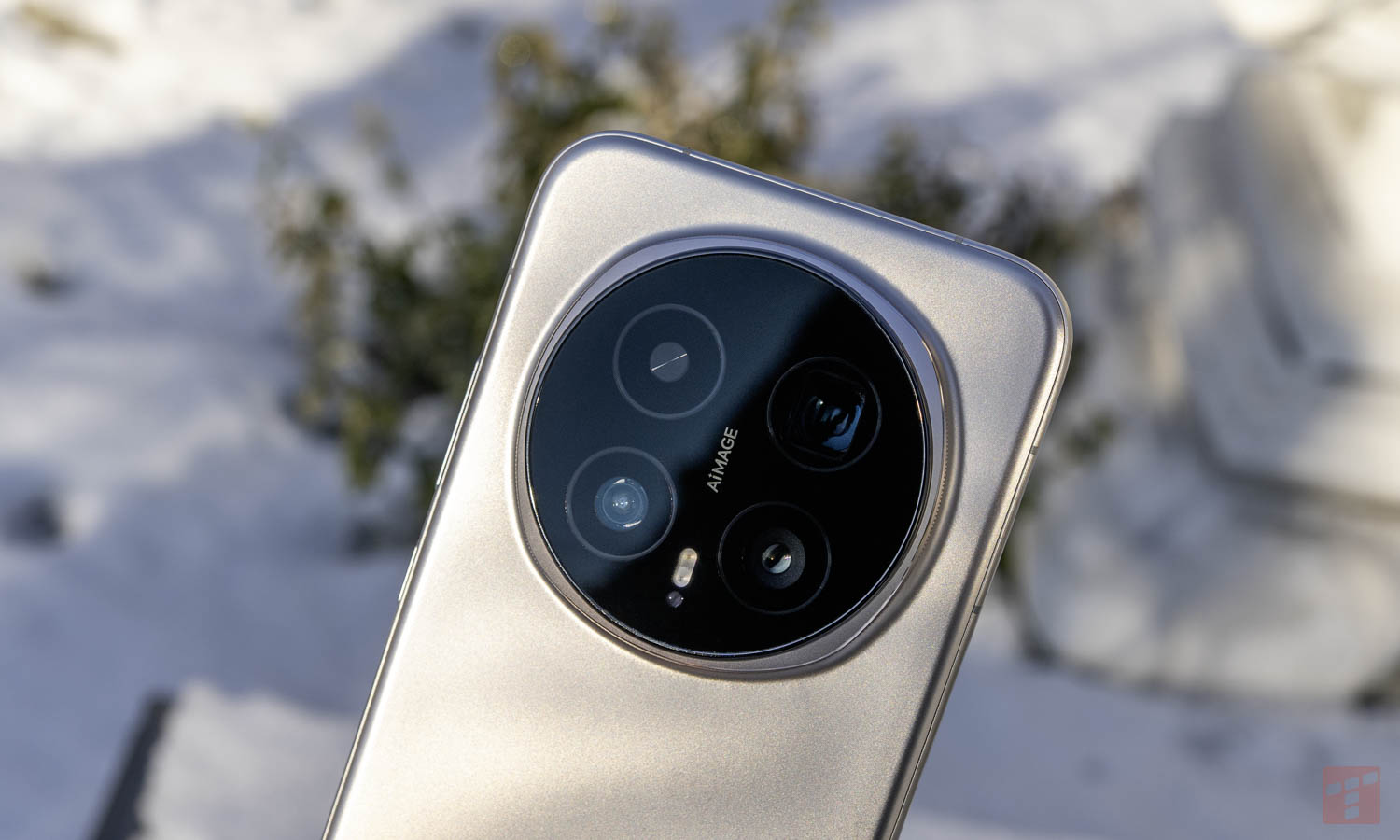 Honor tnie ceny. Zostaje 600 zł, a w gratisie ładowarka 100 W