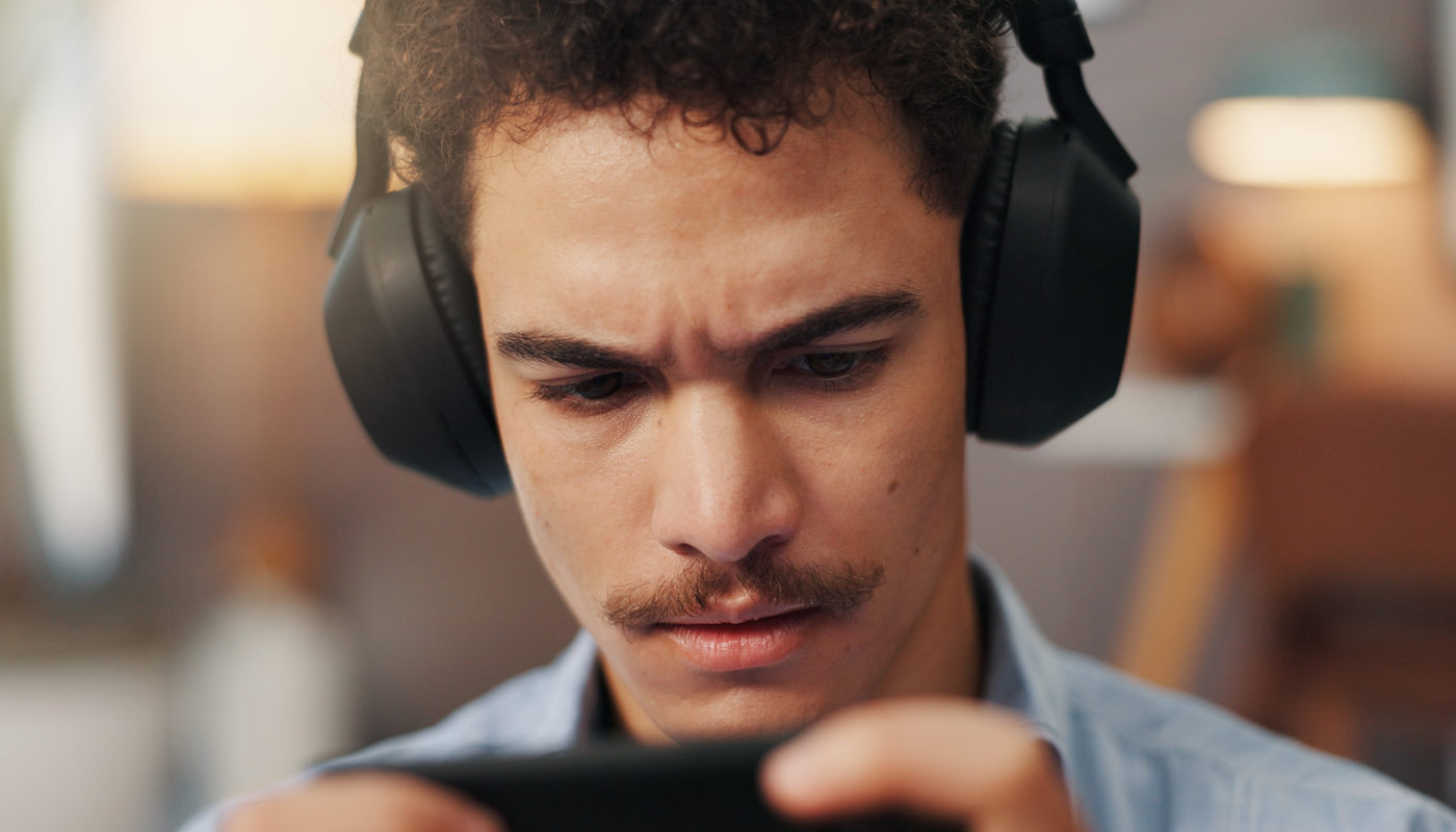 Twoje głośniki brzmią jak z klozetu? Koniecznie wyłącz to ustawienie