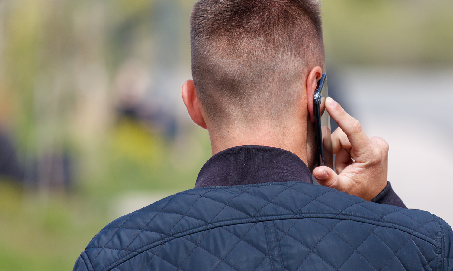 Nie popełniaj tego błędu. Bank wie, że rozmawiasz przez telefon