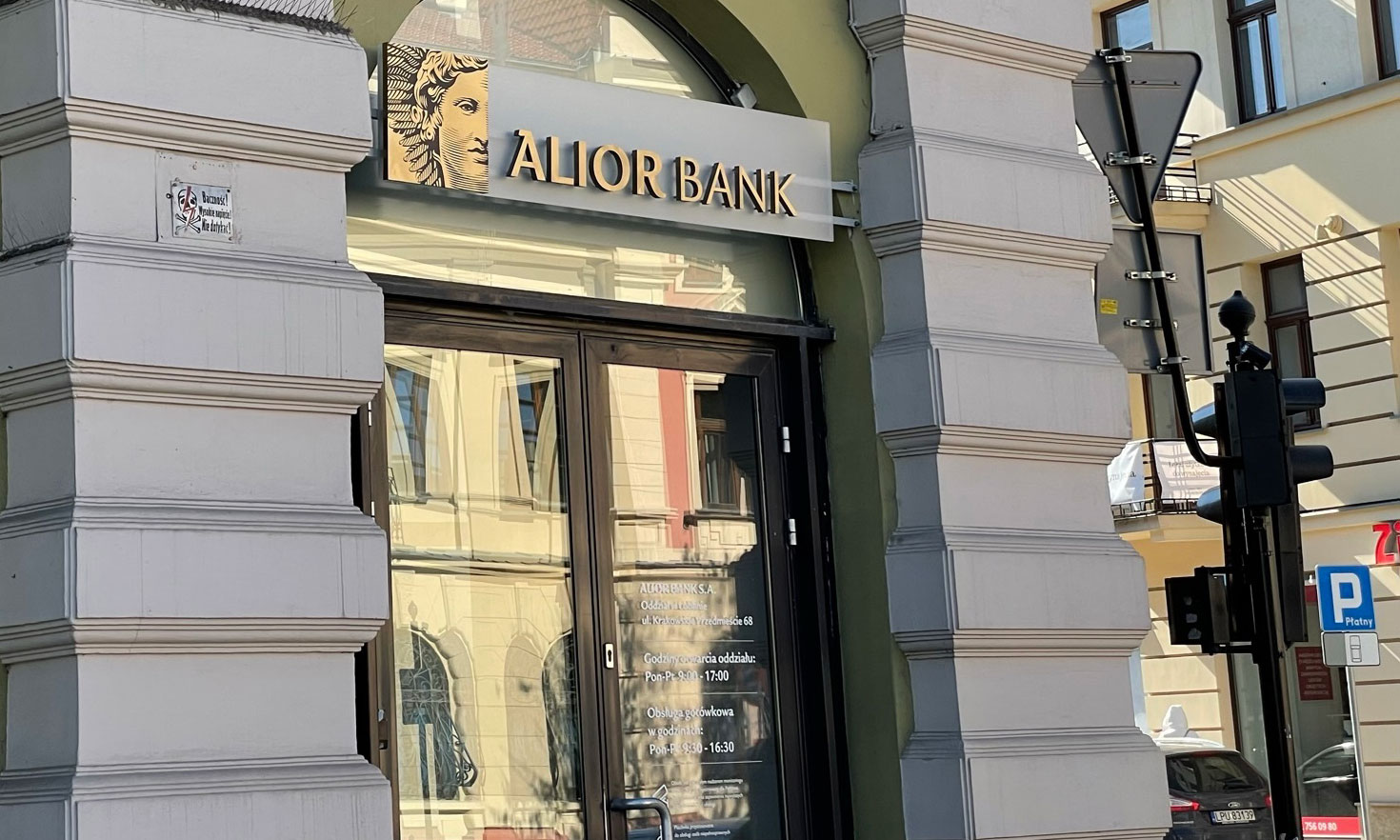 Duży bank ostrzega. Chodzi o klientów, którzy używają Androida