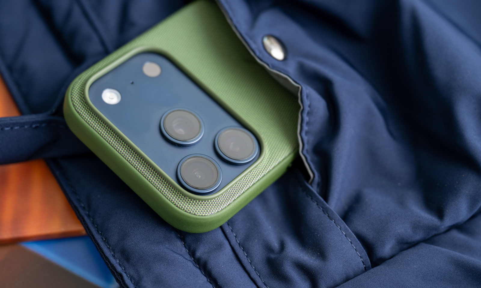 Poleciał 5 tys. km po skradzionego iPhone’a. Odzyskał telefon w Dakarze