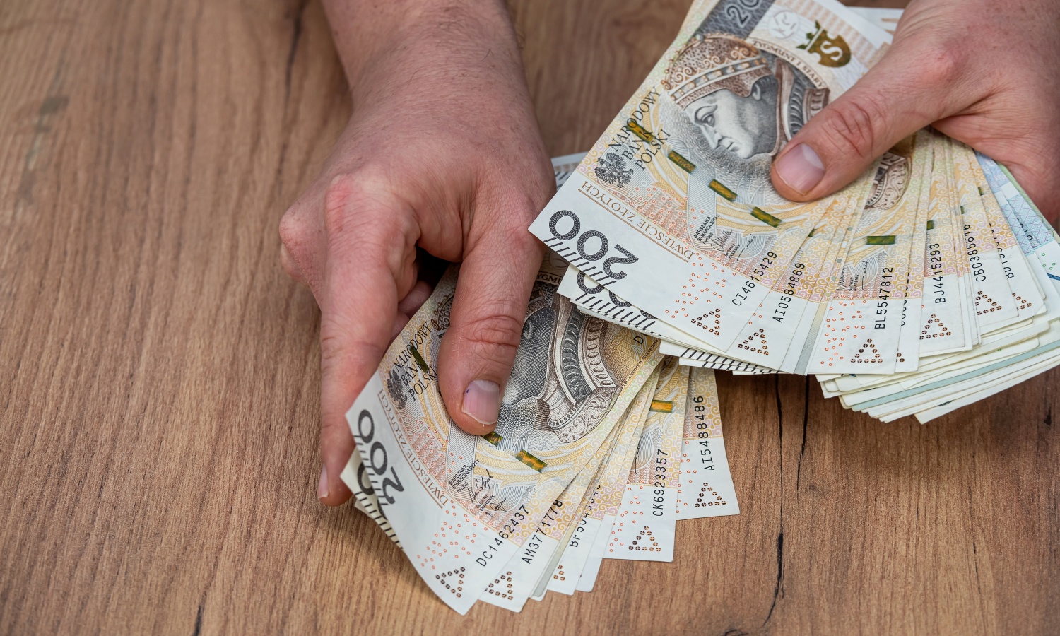 Stracili 350 tysięcy złotych przez chwilę nieuwagi. Nie daj się okraść