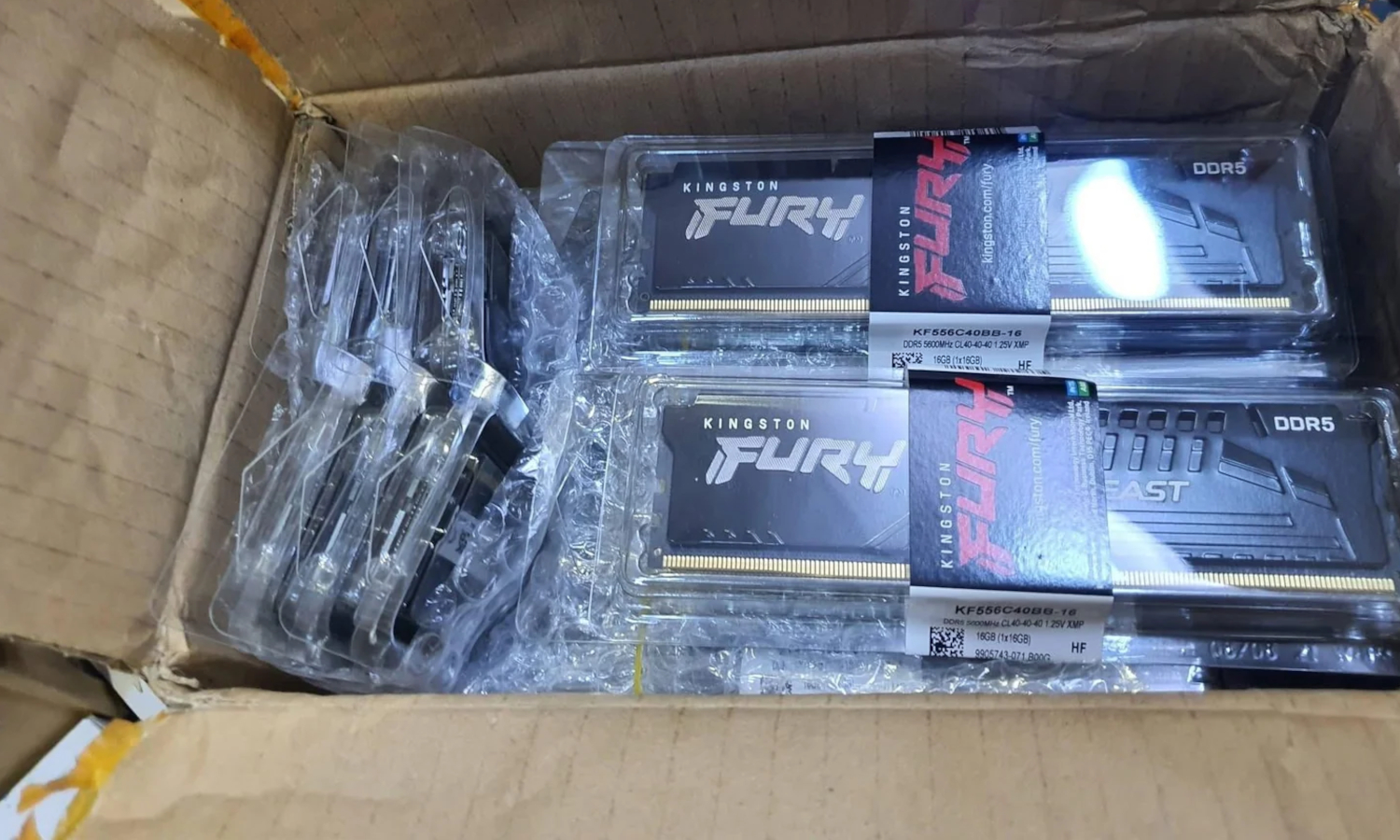 Ryzyko się opłaciło. Wydał 100 USD i zdobył 40 kości DDR5 16 GB