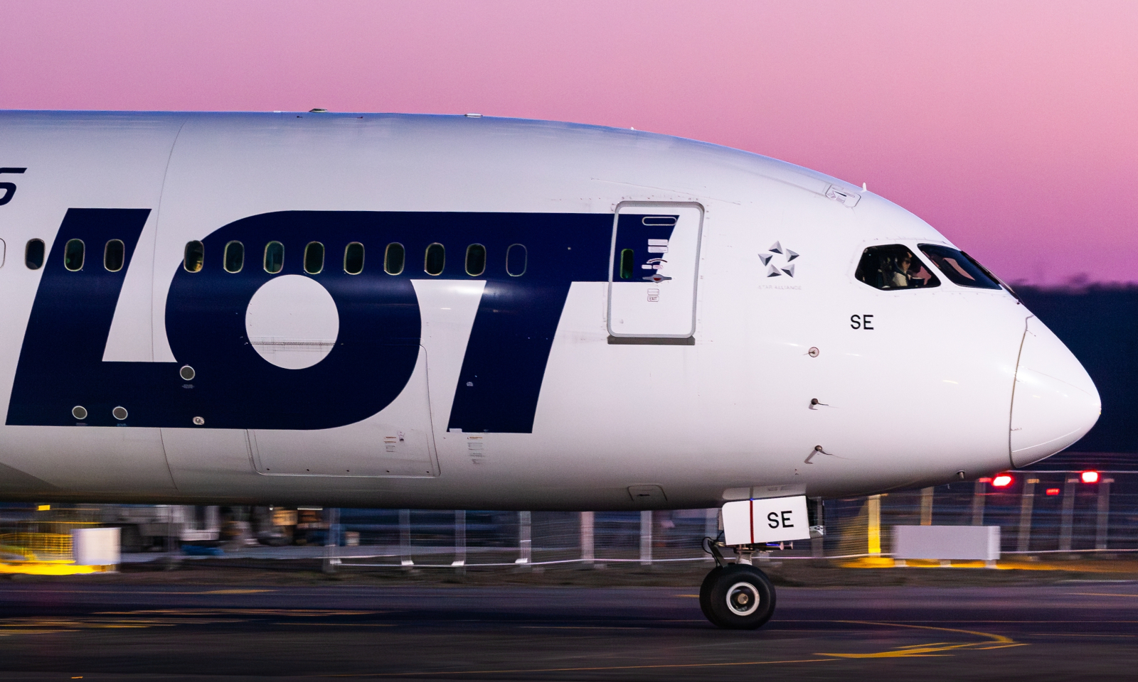 LOT odpala Wi-Fi na pokładzie samolotów. Pomaga w tym Viasat