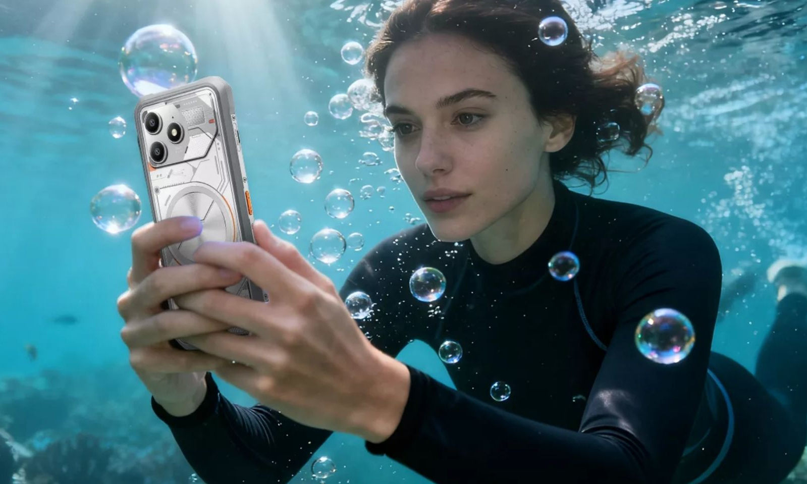 Pancerny smartfon za 771 zł. Mocno kusi, ale chyba nie warto