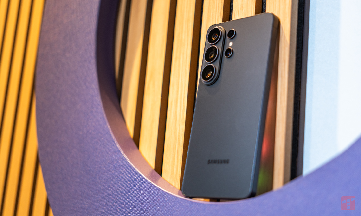 Zack zagląda do Galaxy S26 Ultra. Oto zmiany we wnętrzu Samsunga