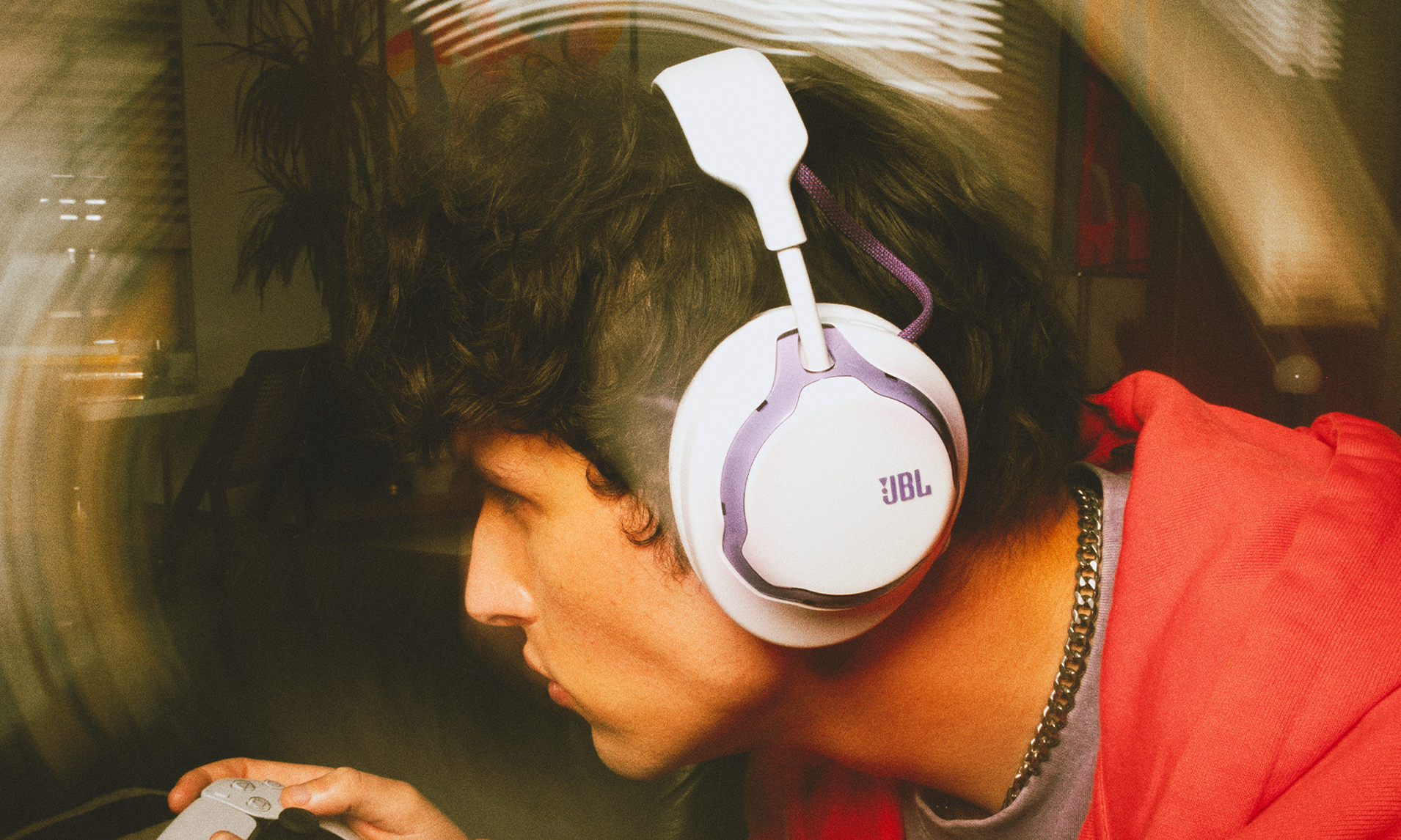 JBL rzuca petardę. Włókno węglowe, przetworniki 50 mm i 60 godzin pracy