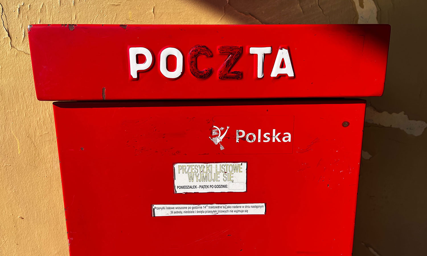 Poczta Polska wydała pilny komunikat. Klientom może nie być do śmiechu