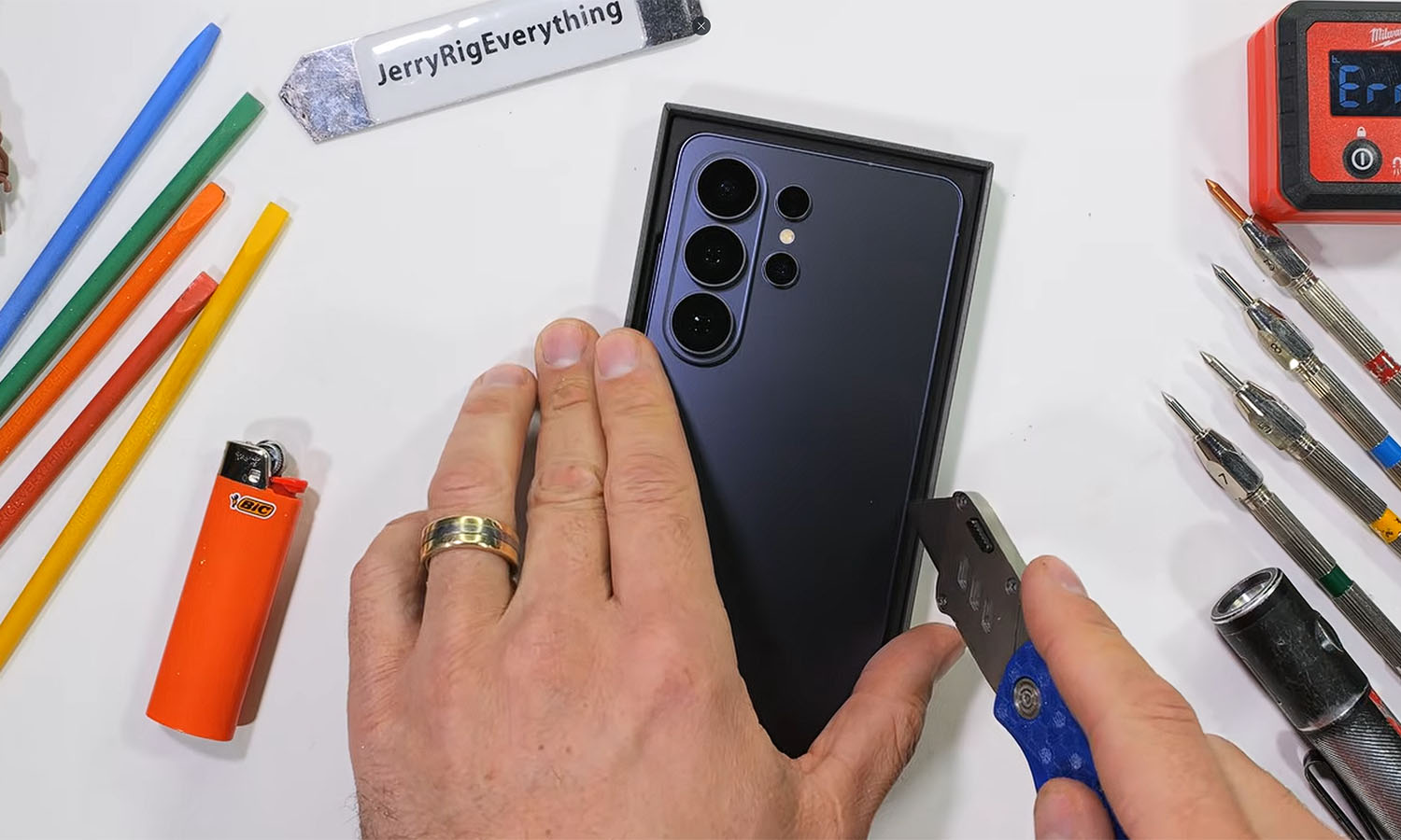 Galaxy S26 Ultra na torturach u Zacka. Samsung zaskakuje wytrzymałością